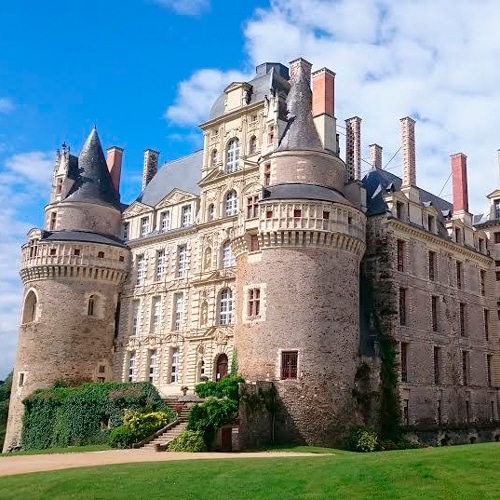 Château de Brissac - Anjou tourisme - Gîte avec piscine - La Maison de Gabin & Augustin